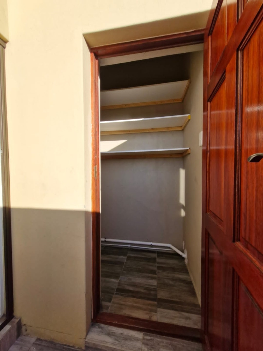 To Let 3 Bedroom Property for Rent in Overbaakens Eastern Cape